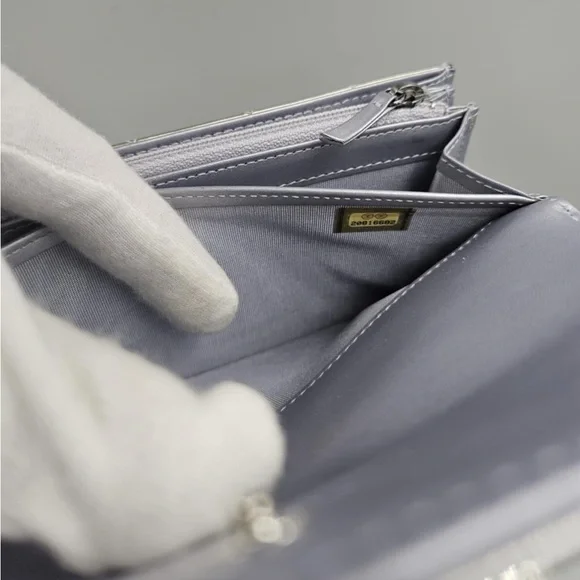 💜CHANEL Patent Leather Boy Flap Wallet/Clutch💜 - Picture 14 of 17